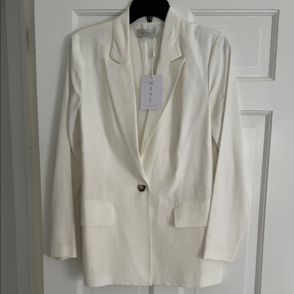 Wayf White Blazer with Notched Lapels and Textured Fabric